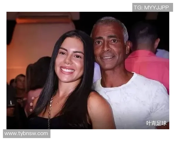 与足球明星亲密合影的神秘女子身份揭秘引发热议